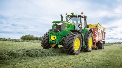 Фото Трактор John Deere 6195M