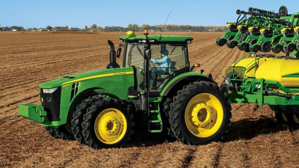 Фото Трактор John Deere 8295R