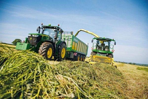 Фото Кормоуборочный комбайн John Deere 8200