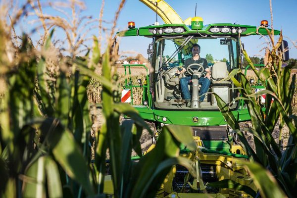 Фото Кормоуборочный комбайн John Deere 8500