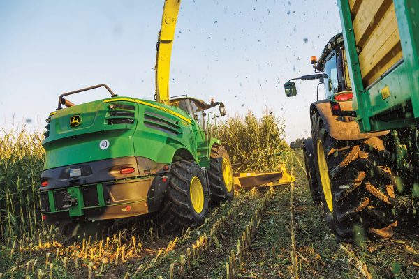 Фото Кормоуборочный комбайн John Deere 8400