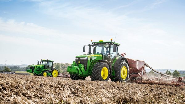 Фото Трактор John Deere 8345R