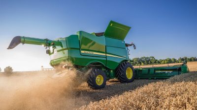 Фото Зерноуборочный комбайн John Deere S790