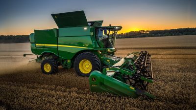 Фото Зерноуборочный комбайн John Deere S770