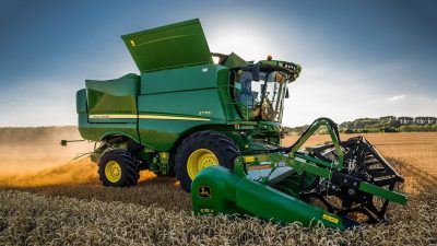 Фото Зерноуборочный комбайн John Deere S770