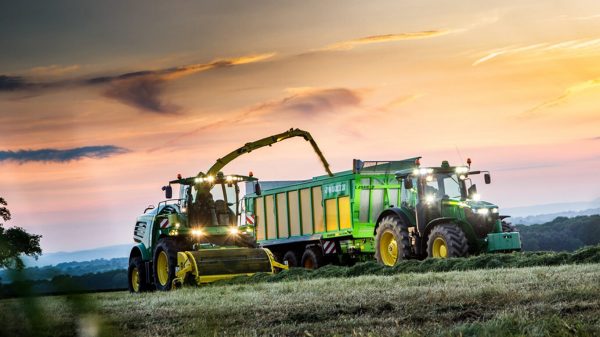 Фото Кормоуборочный комбайн John Deere 8100