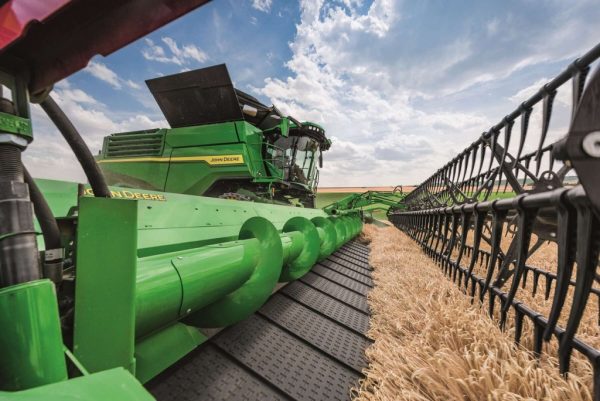 John Deere представила новую линейку жаток для зерноуборочных комбайнов