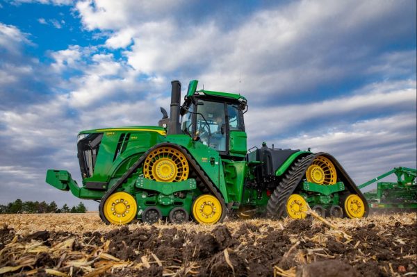 John Deere представила новую серию высокотехнологичных тракторов 9R