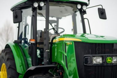 Фото Трактор John Deere 6140B